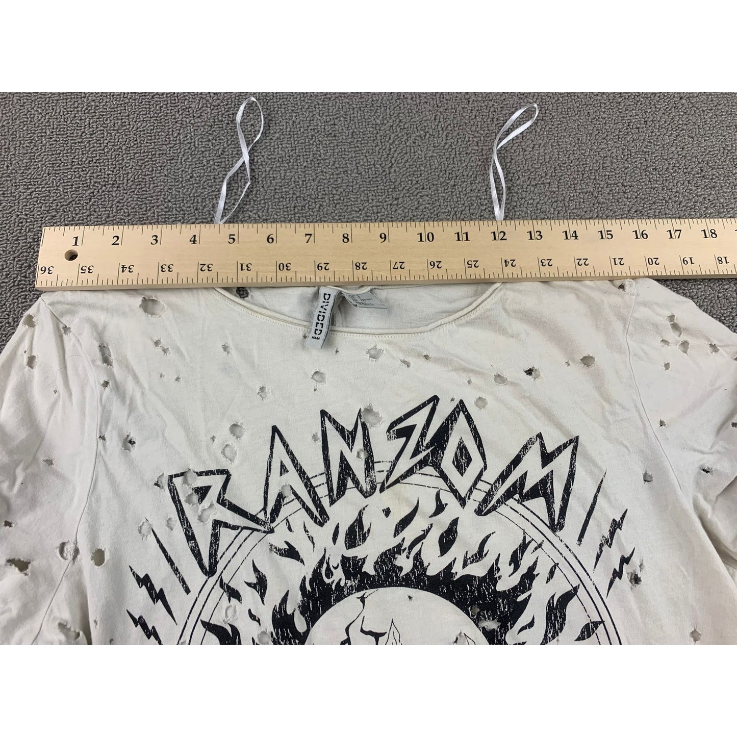 H&M Divided Skull T Shirt Woman's Small White Rock And Roll Snakes Graphic T