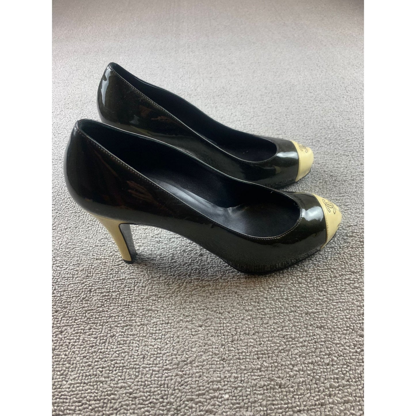 Authentic CHANEL Size 39 Women's Patent Leather Pumps in Black