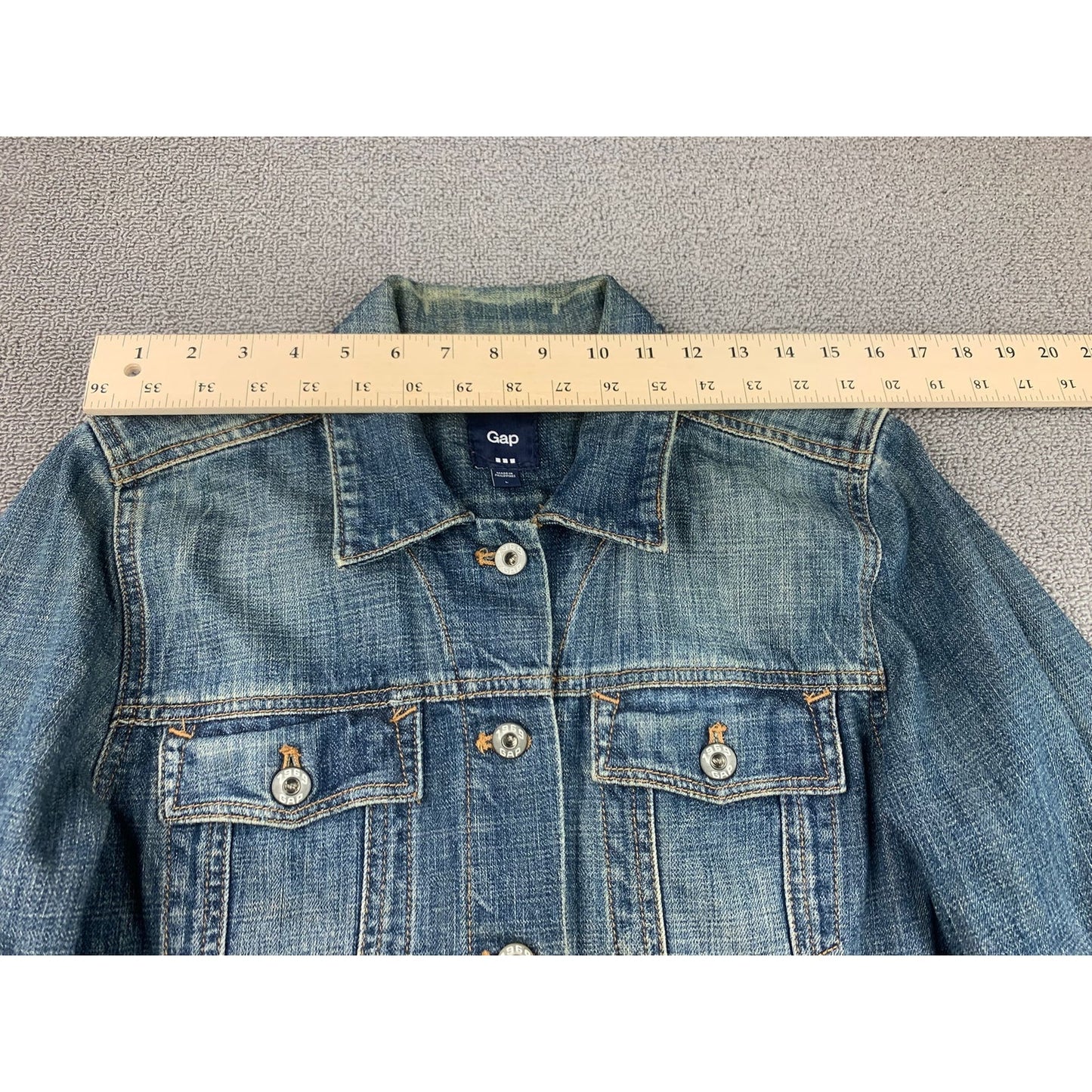 Vintage Y2K Gap Women's Large Blue Washed Distressed Fit Denim Jacket