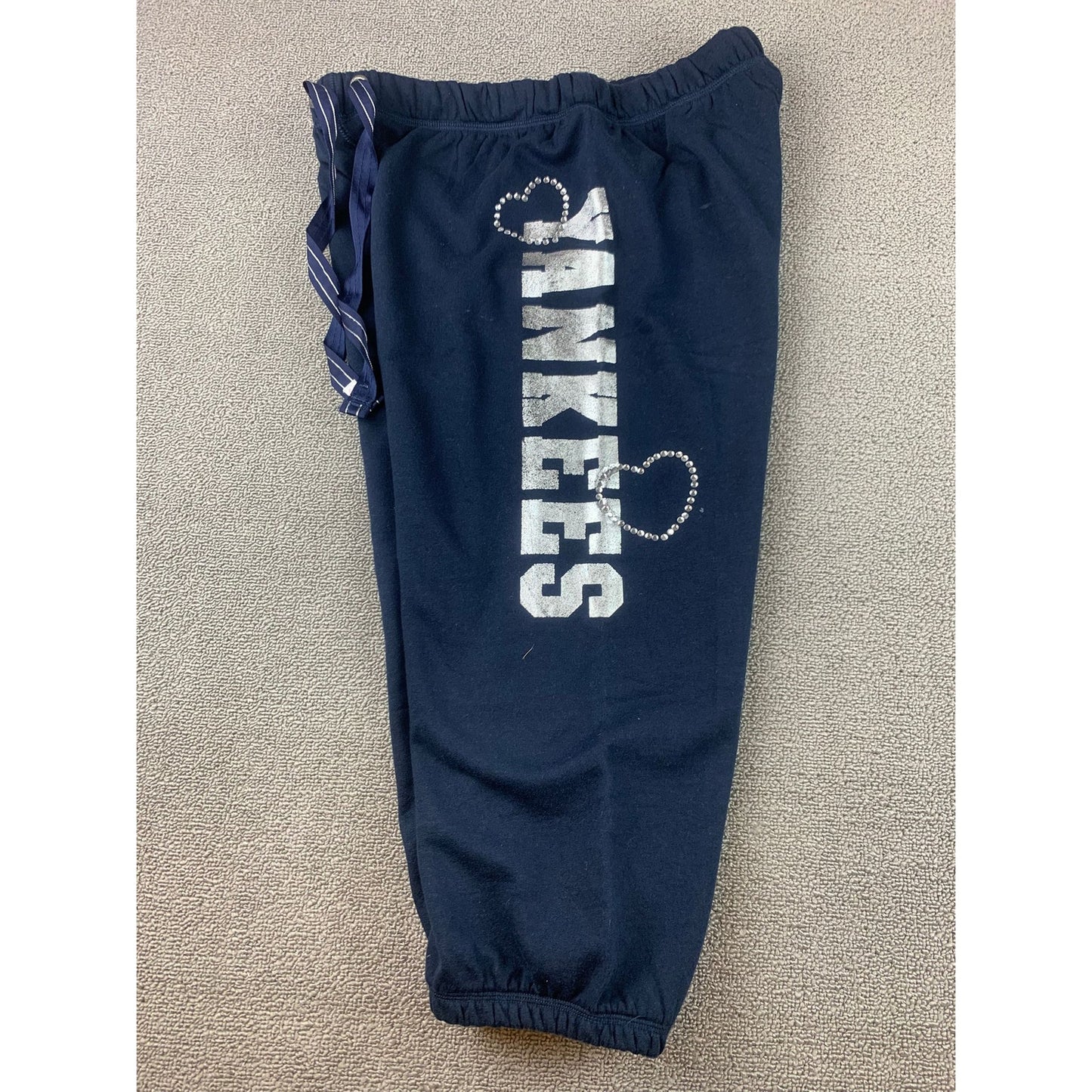 Rare Victoria’s Secret Pink MLB Yankees Cropped Capri Sweatpants - Size  Large
