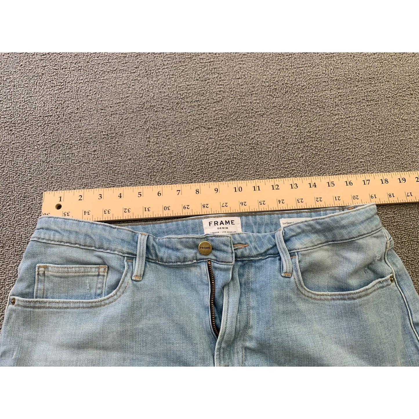 Frame Women 30 Light Wash Blue Cut Off Raw Hem Denim Shorts