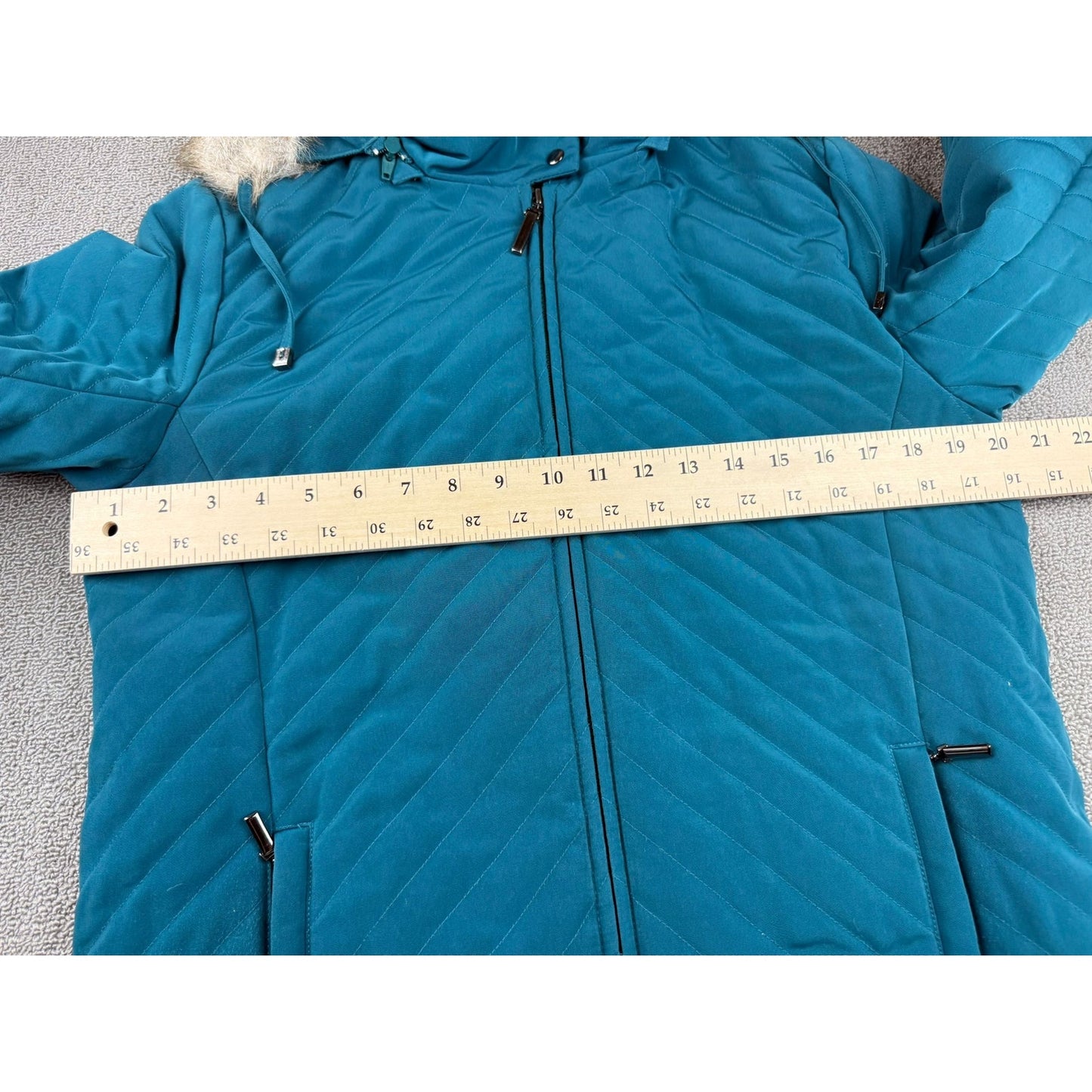 White Stag Women's Small Quilted Puffer Jacket With Faux Fur Trim Hood
