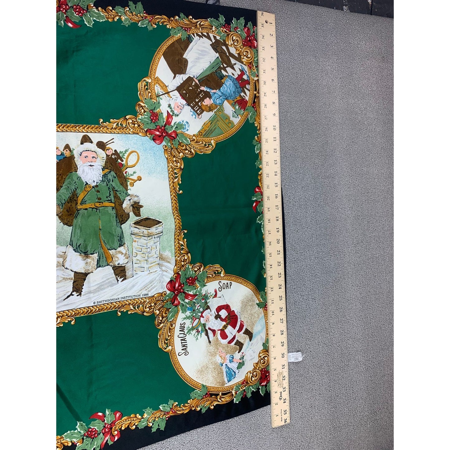 Christmas theme scarf Smithsonian Institution 1996 Made in Italy