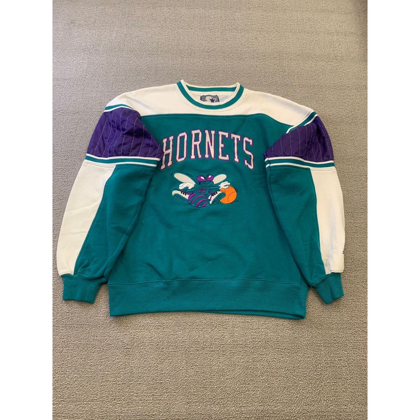 Vintage Charlotte Hornets NBA x STARTER Men Large Teal White Purple Sweatshirt