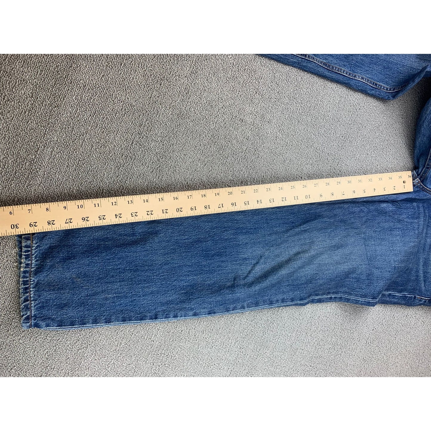 Levi’s Jeans Women’s Size 26 Low Pro Straight Leg Medium Wash Denim