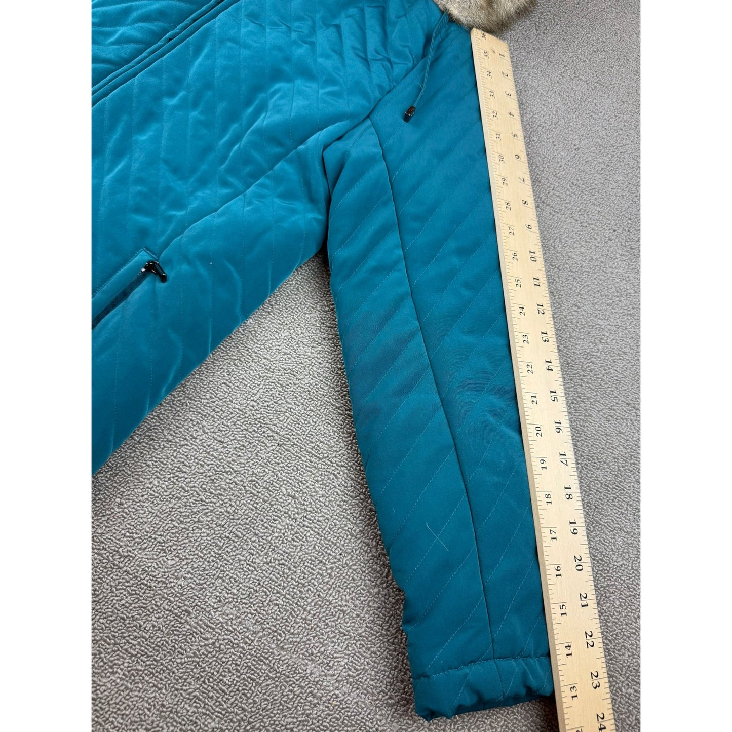 White Stag Women's Small Quilted Puffer Jacket With Faux Fur Trim Hood