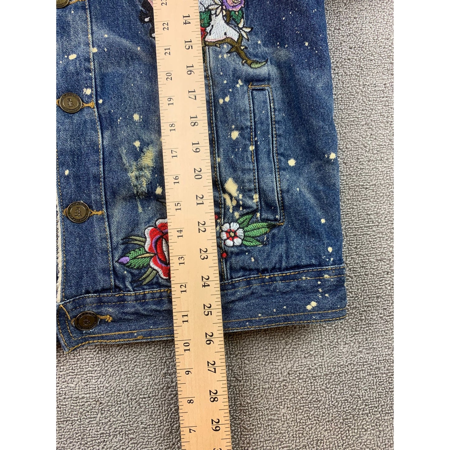 REASON NY Moto Sherpa Denim Jacket Men’s M Streetwear Embroidered Pin Up Roses