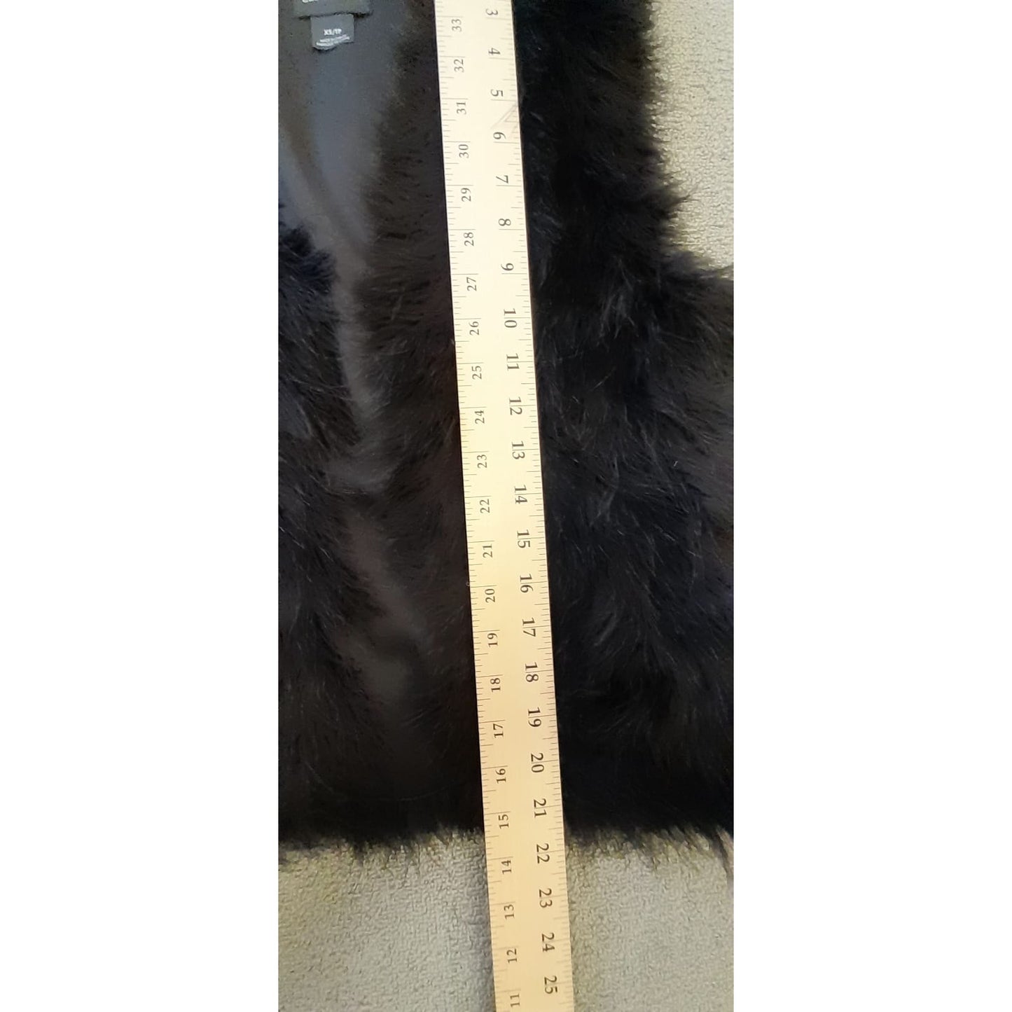 Club Monaco Womens XS Black Feather Vest Chic Outerwear Stylish