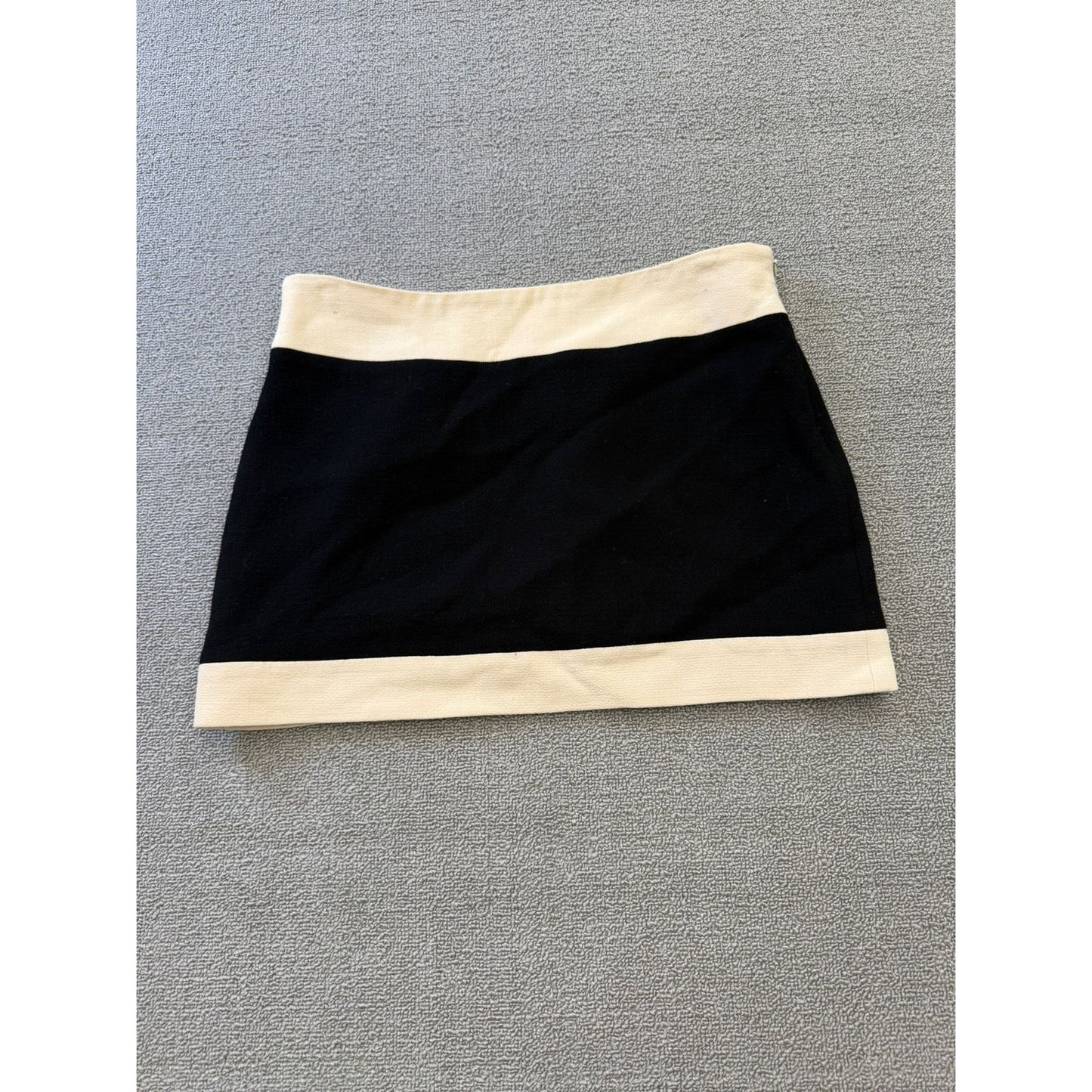 MILLY Women's 8 Black Mini Skirt Ivory Colorblock Trim