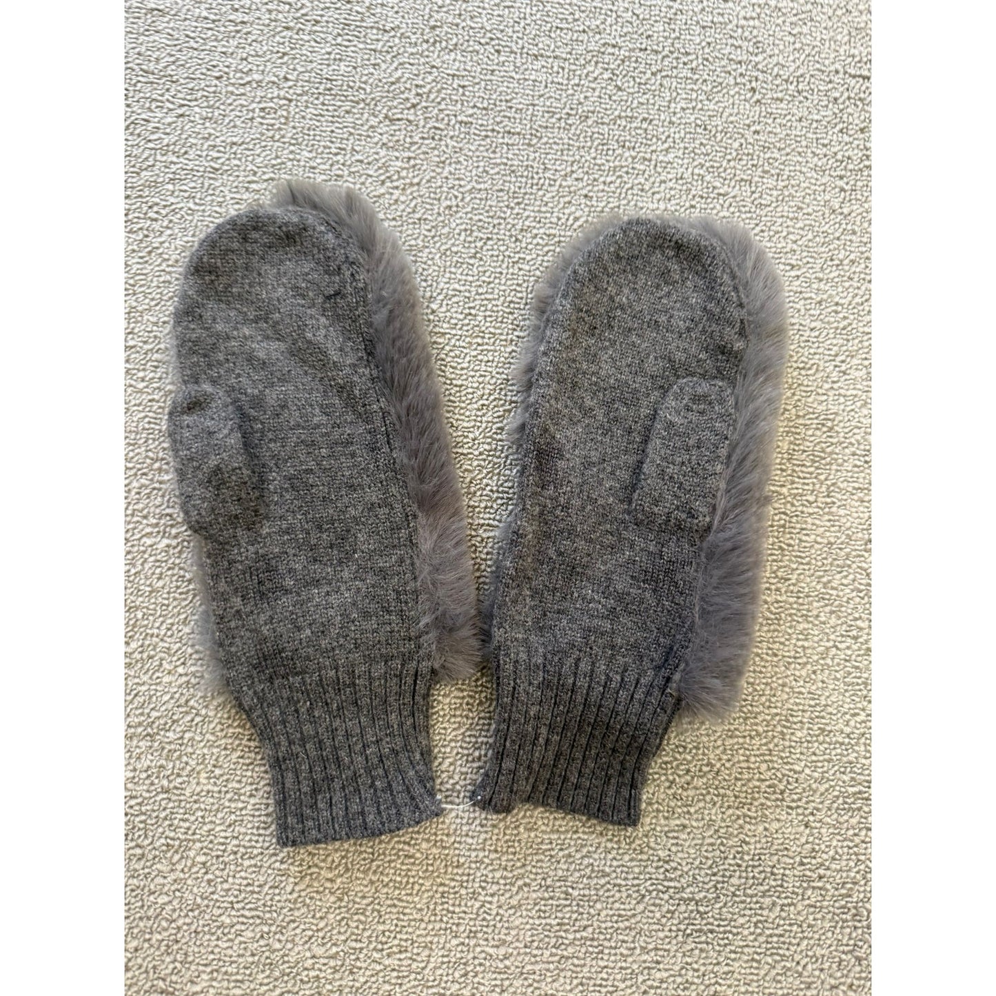 Carolina Amato Women's One Size Gray Faux Fur Wool Cashmere Blend Mittens
