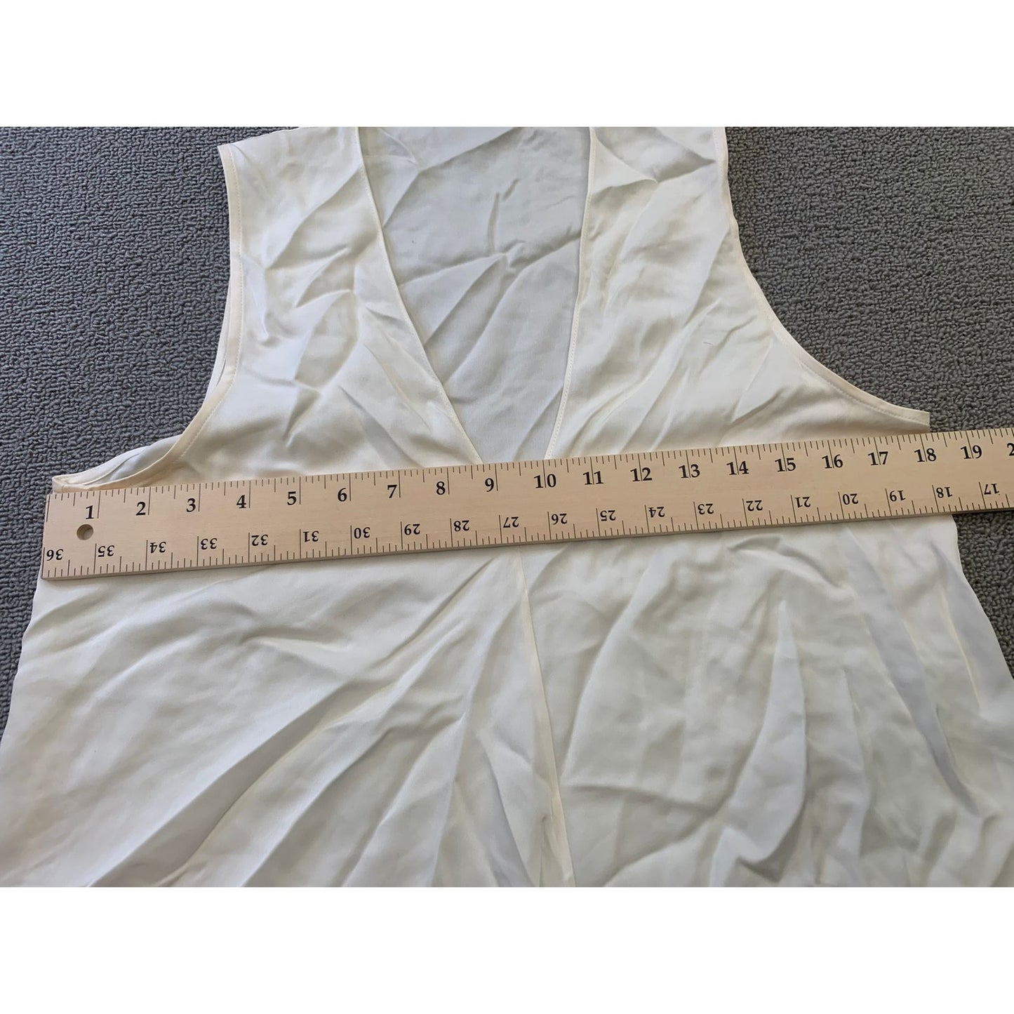 Theory Women's Medium White Cream Top Blouse Sleeveless V Neck