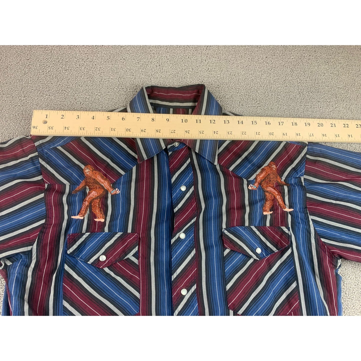 Vintage Wrangler Western Pearl Snap Shirt Short Sleeve Embroidered Bigfoot SZ M