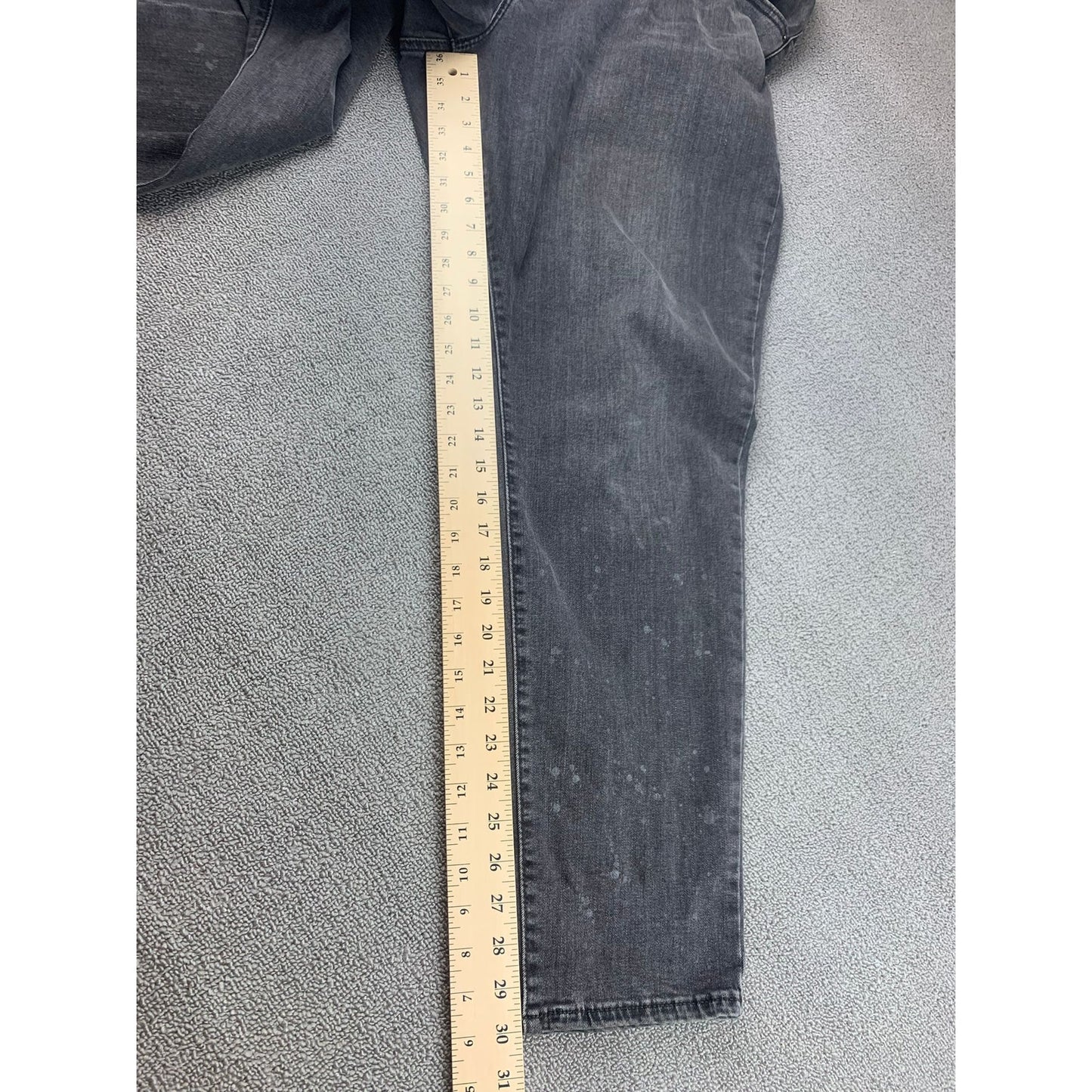 Levi's Women's 22W Dark Gray Faded 711 Skinny Jeans.