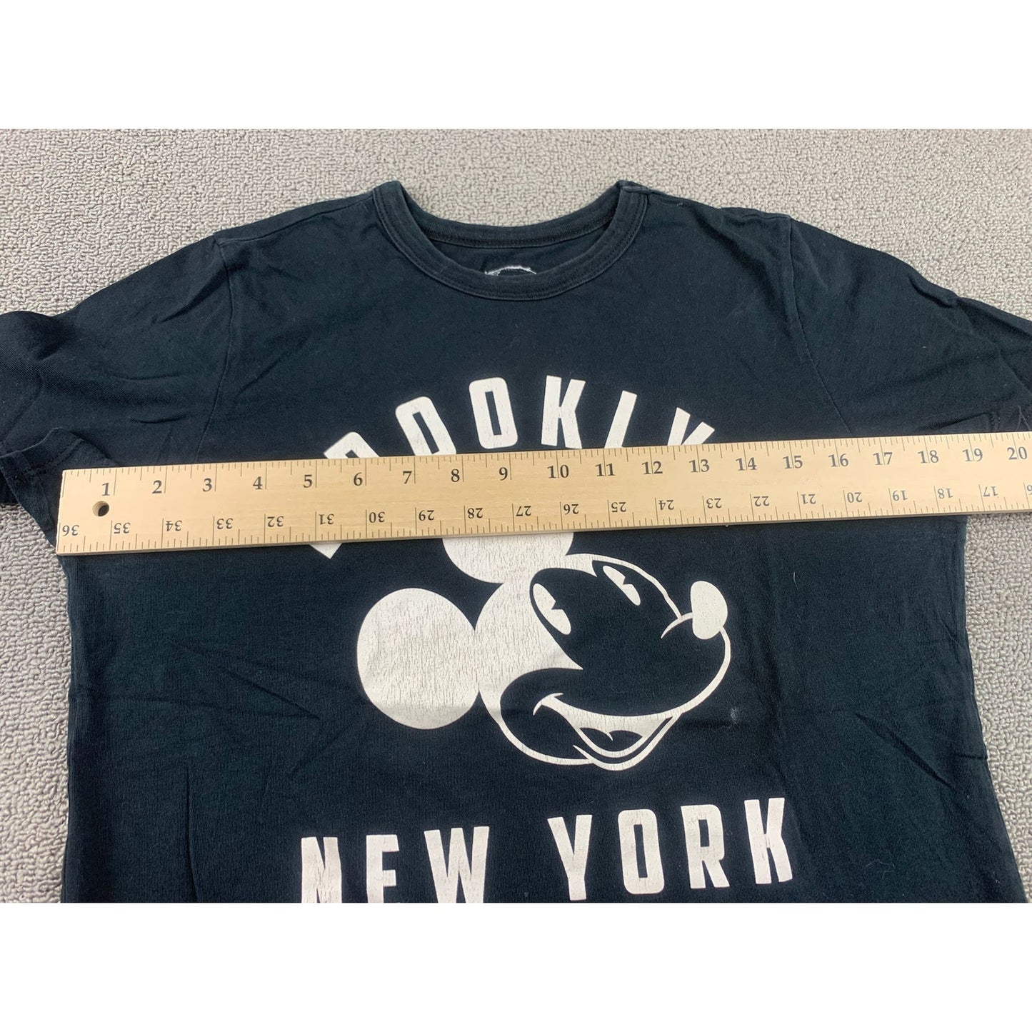 Disney Women Medium Dark Green Brooklyn New York Mickey Mouse T-Shirt 2010's