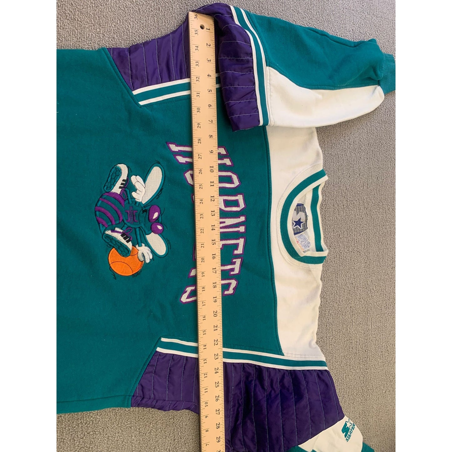 Vintage Charlotte Hornets NBA x STARTER Men Large Teal White Purple Sweatshirt