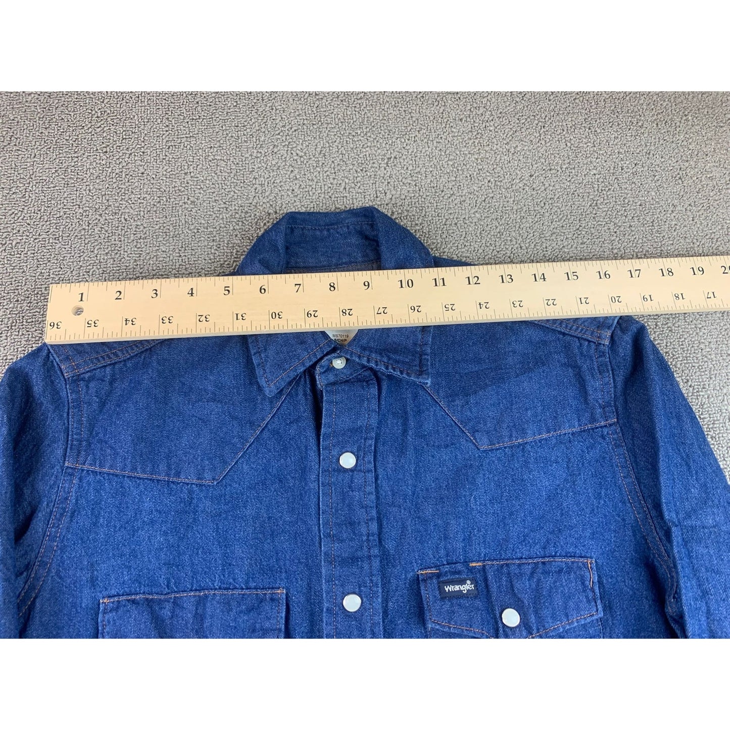 Vintage 90's Wrangler  Men's Small Pearl Snap Long Sleeve Denim Western Shirt