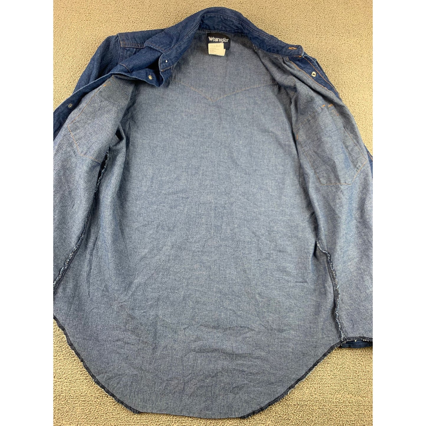 Vintage 90's Wrangler  Men's Small Pearl Snap Long Sleeve Denim Western Shirt