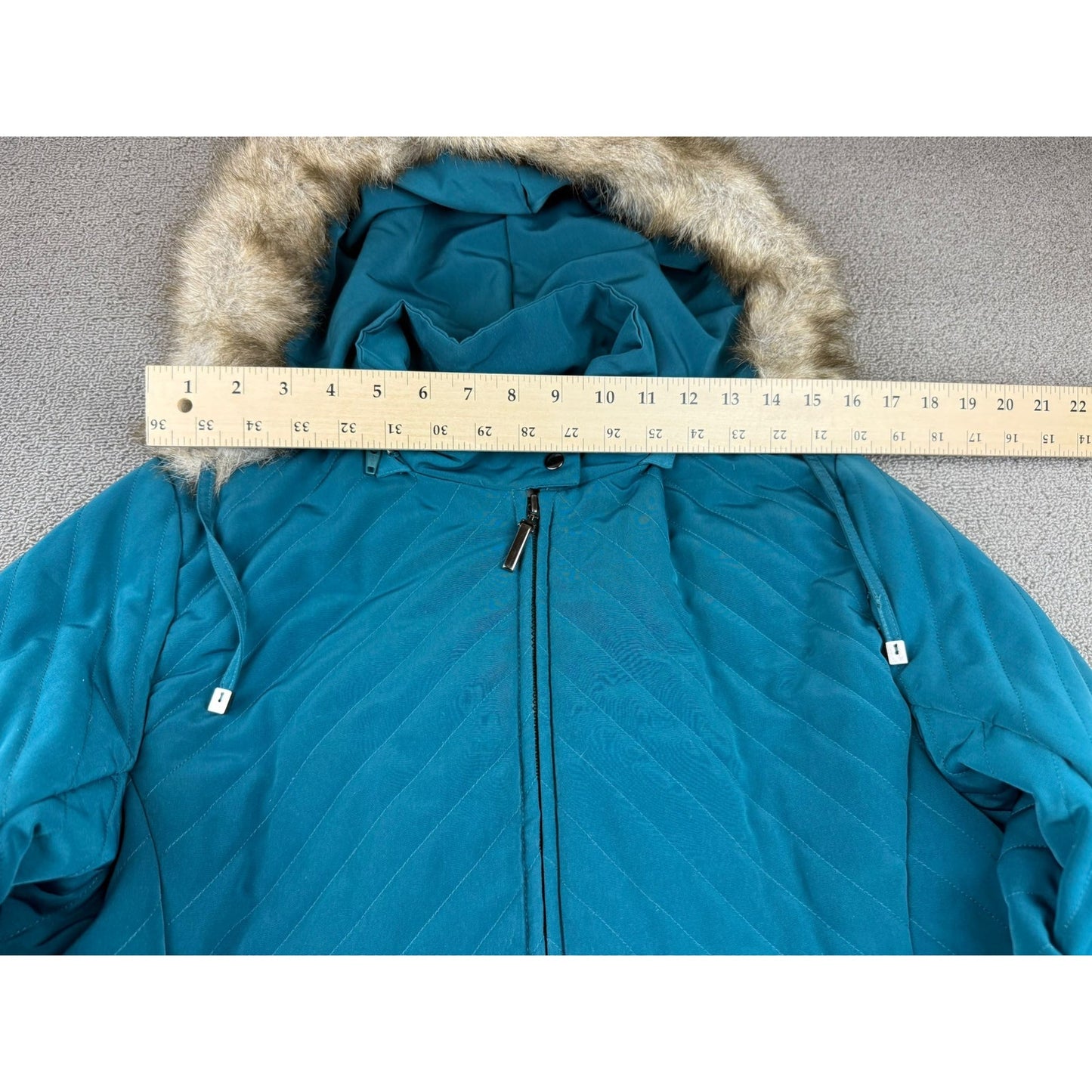White Stag Women's Small Quilted Puffer Jacket With Faux Fur Trim Hood