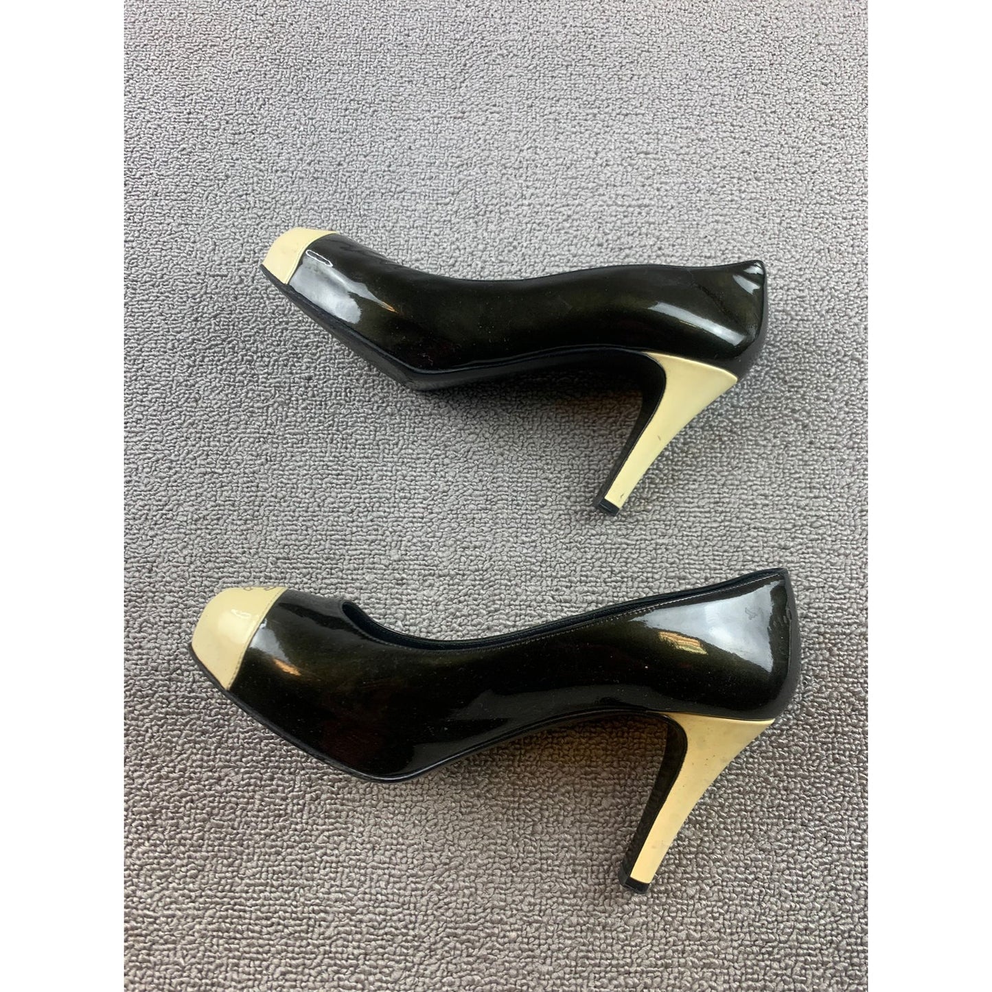 Authentic CHANEL Size 39 Women's Patent Leather Pumps in Black