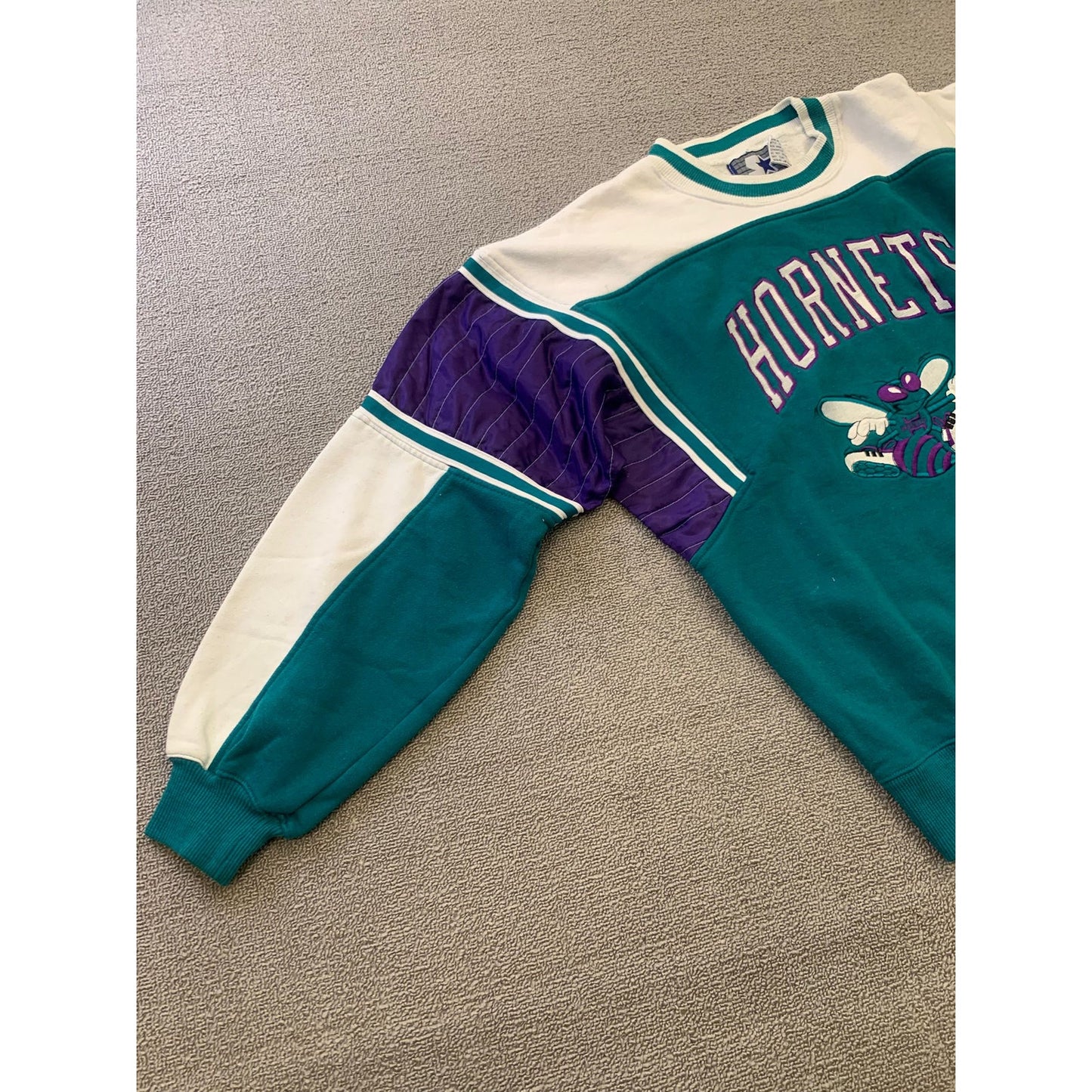 Vintage Charlotte Hornets NBA x STARTER Men Large Teal White Purple Sweatshirt