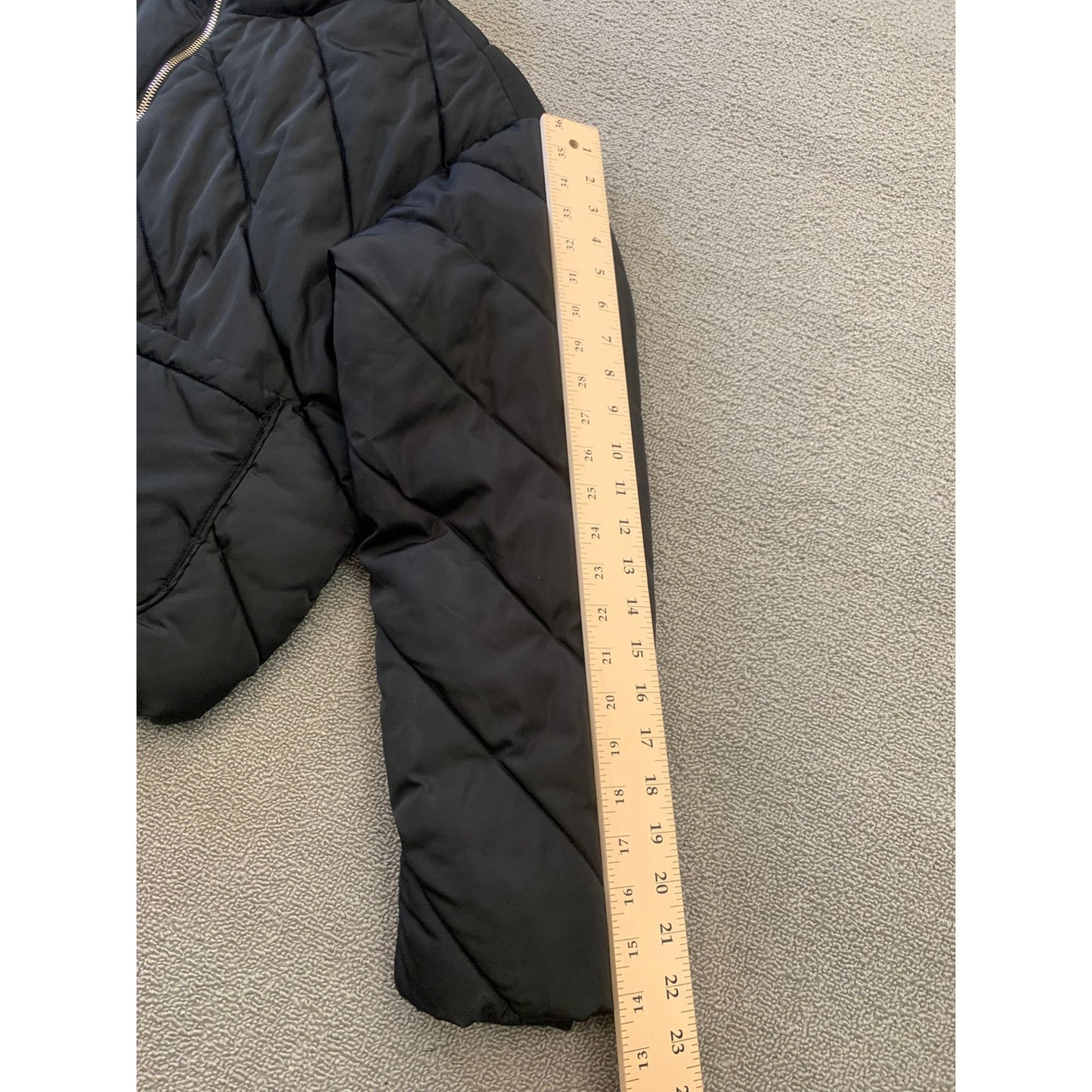 Zara Women's Large Black Cropped Puffer Jacket
