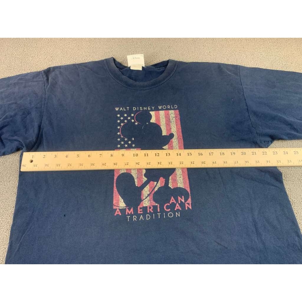Vinatge Walt Disney Mickey Mouse Men's Size XL Navy Blue World Graphic T Shirt