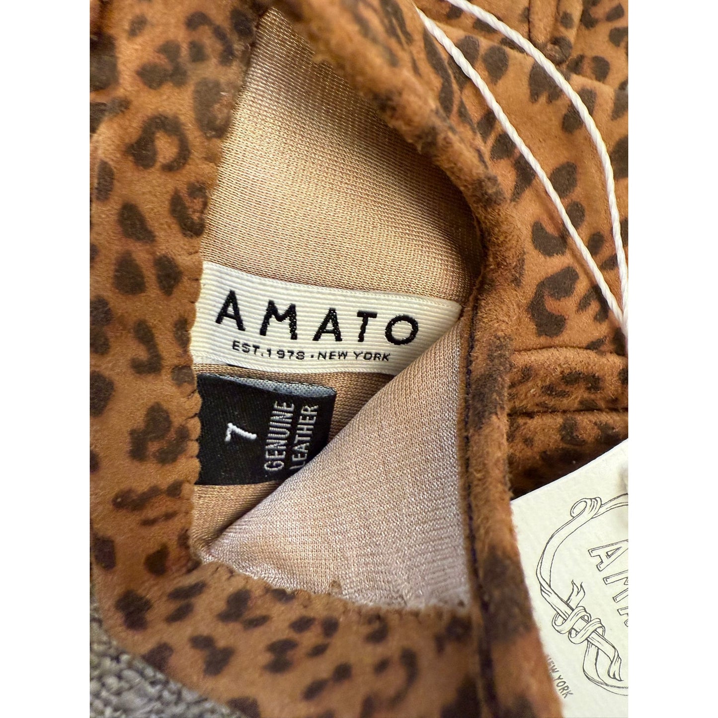 Carolina Amato Women's Size 7 Leopard Italian Shorty Silk Lining Gloves NWT