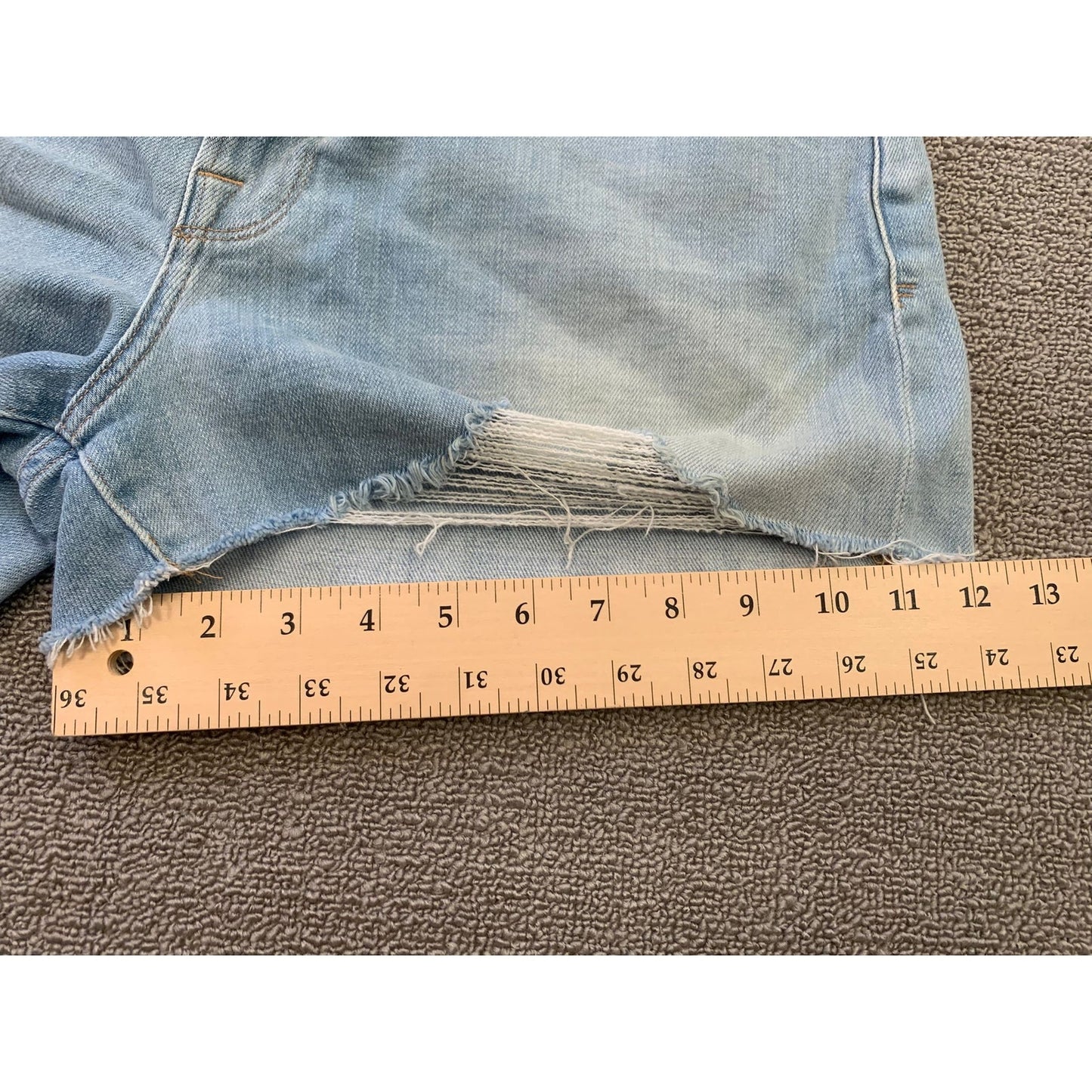 Frame Women 30 Light Wash Blue Cut Off Raw Hem Denim Shorts