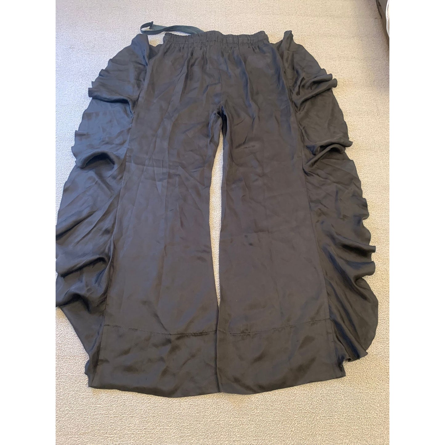 CINQ À SEPT Women's 57a Larkin Ruffle Satin Wide Leg Pants Small Black