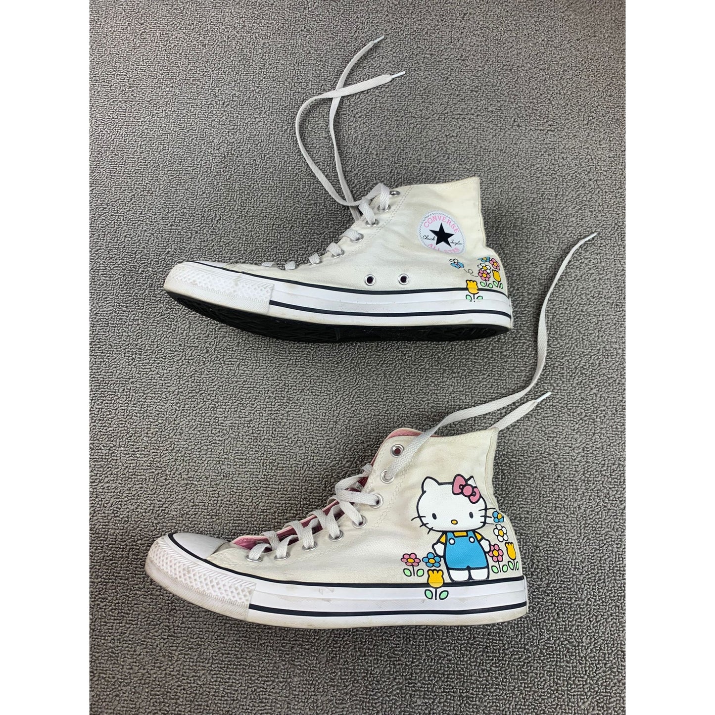 Converse Chuck Taylor Women 10 White Hello Kitty Chuck Taylor High Top Sneakers
