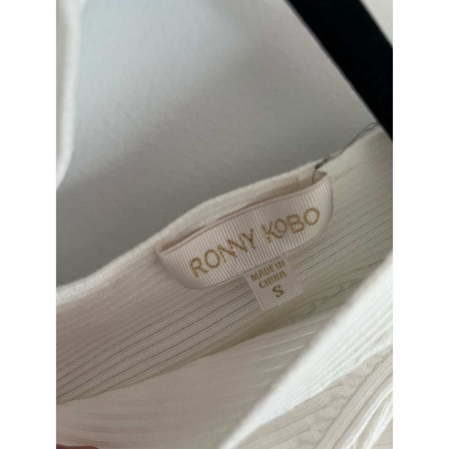 Ronny Kobo Top Women S White Ribbed Knit Puff Sleeve Tie Back Stretch V Neck