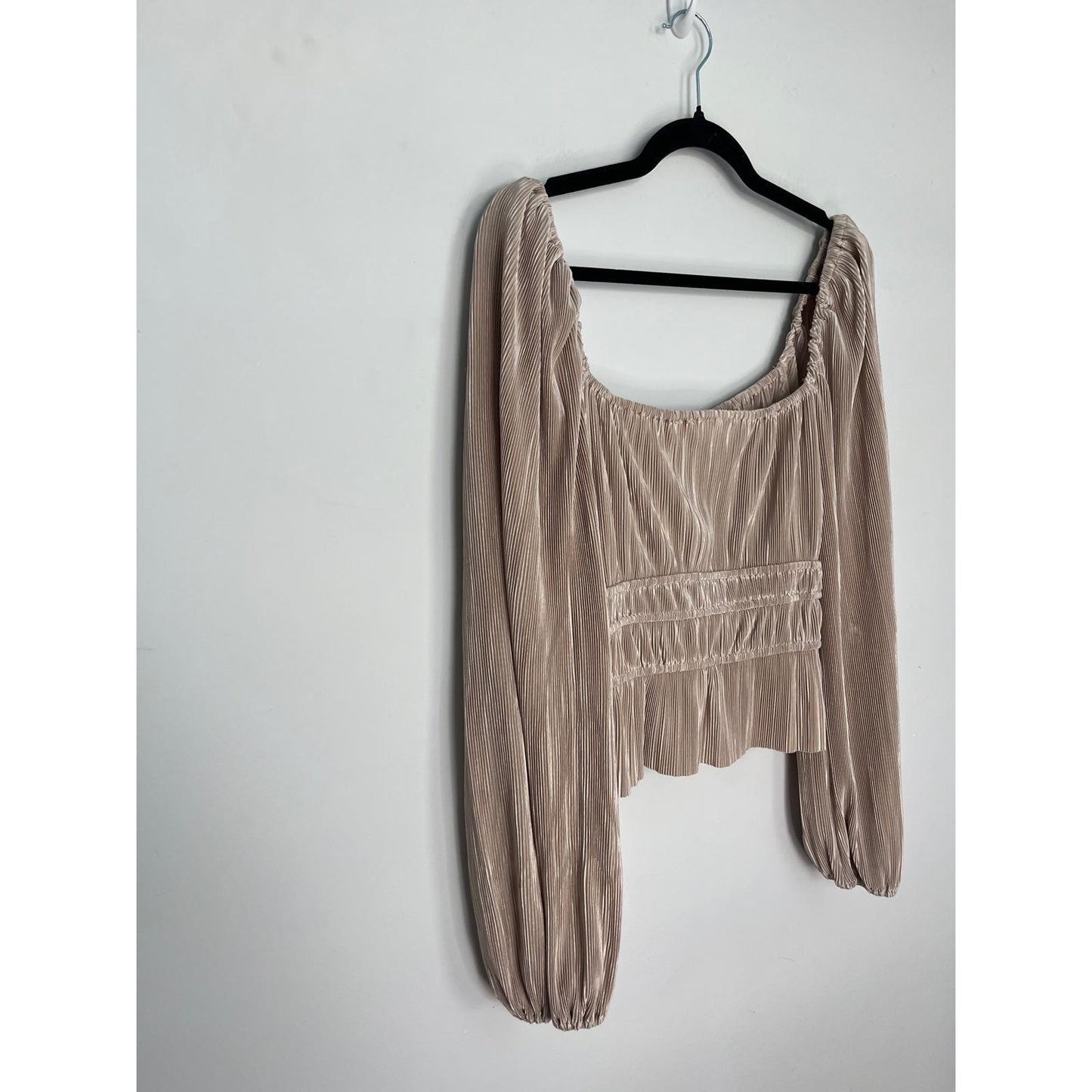 ASTR The Label Pleated Puff Sleeve Blouse Women M Beige Ruched Peplum Top