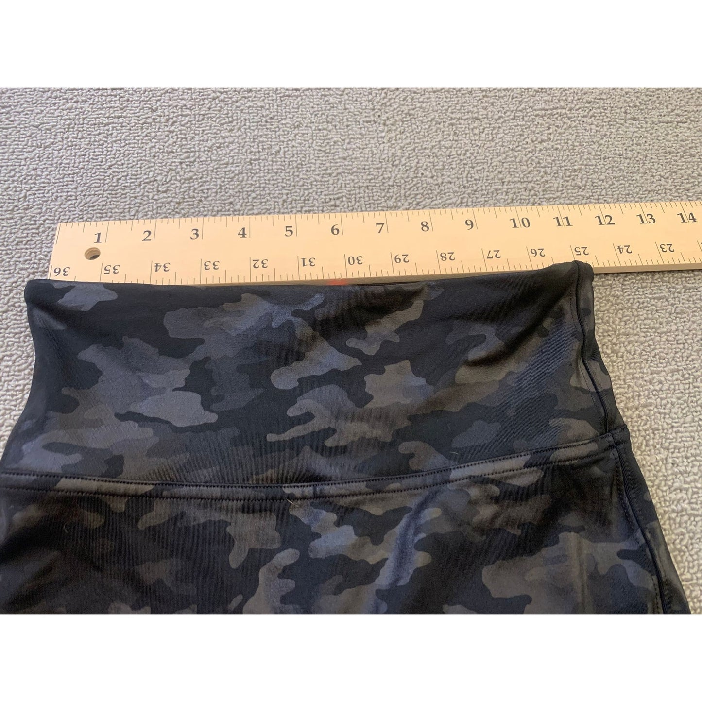 Spanx Women's Small/Petite Leggings Black Camo Coated Shine Leggings