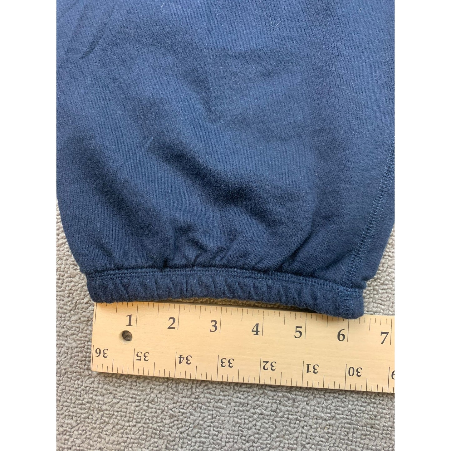 Rare Victoria’s Secret Pink MLB Yankees Cropped Capri Sweatpants - Size  Large