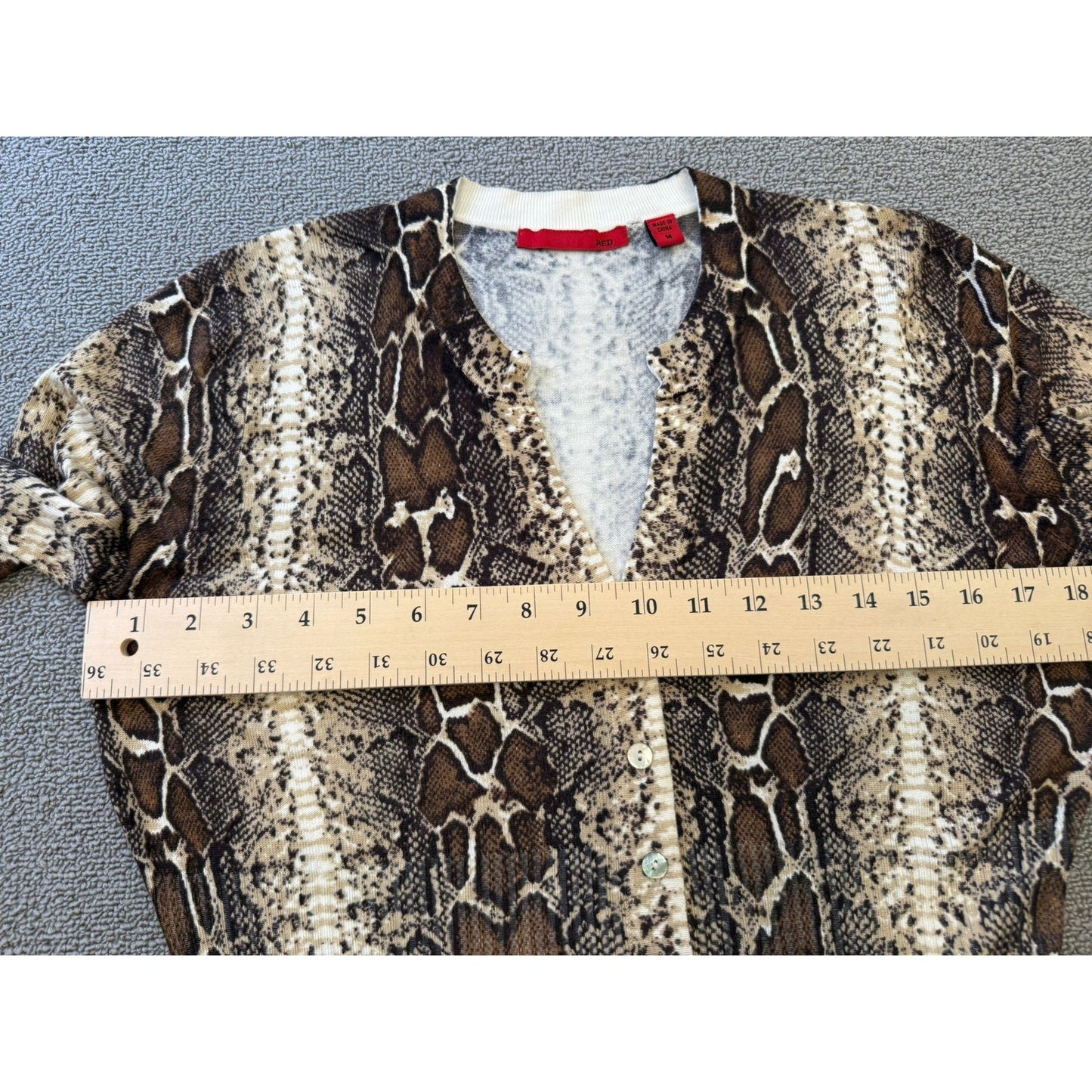 RED Women's Medium Snakeskin Print Cardigan V-Neck Long Sleeve Sweater