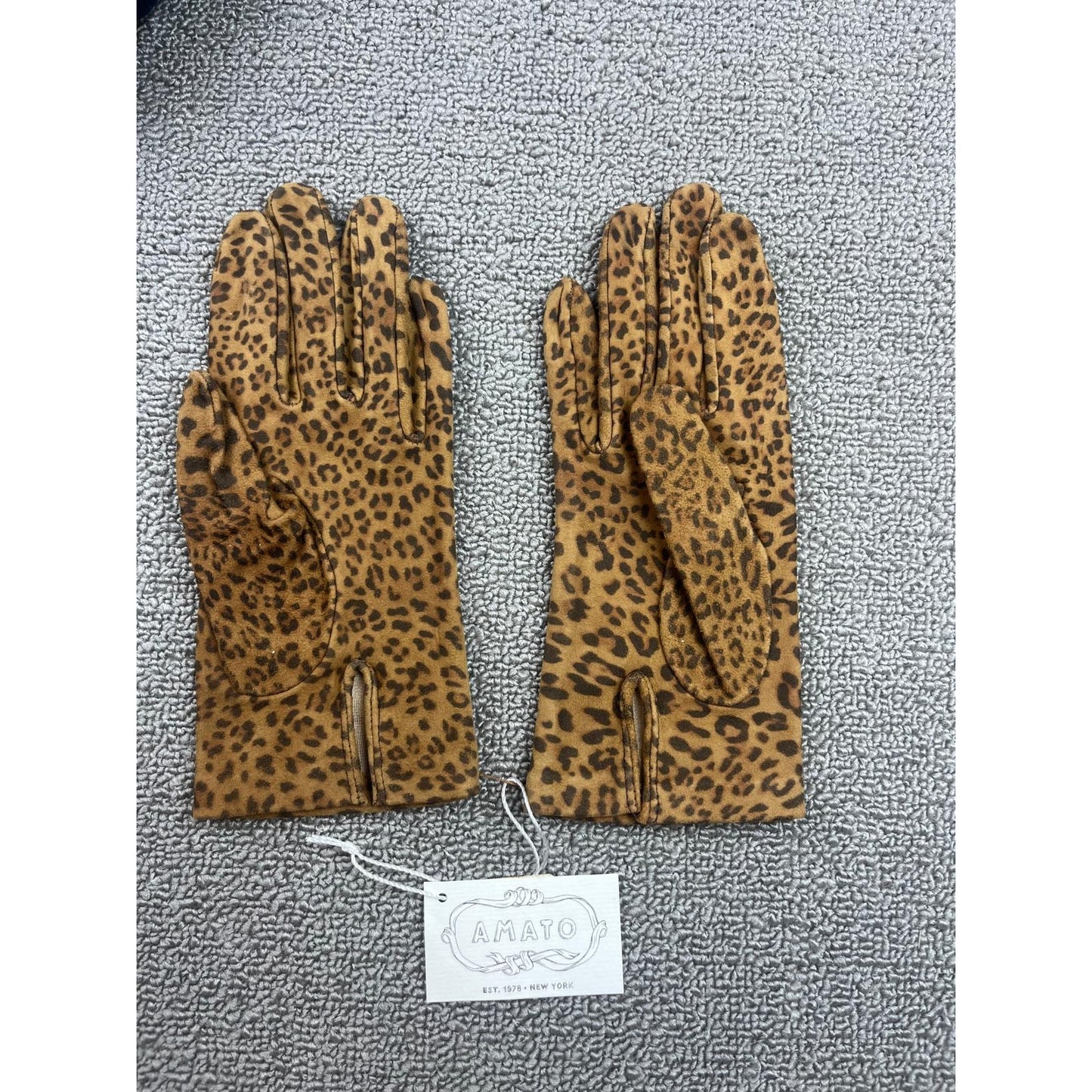 Carolina Amato Women's Size 7 Leopard Italian Shorty Silk Lining Gloves NWT