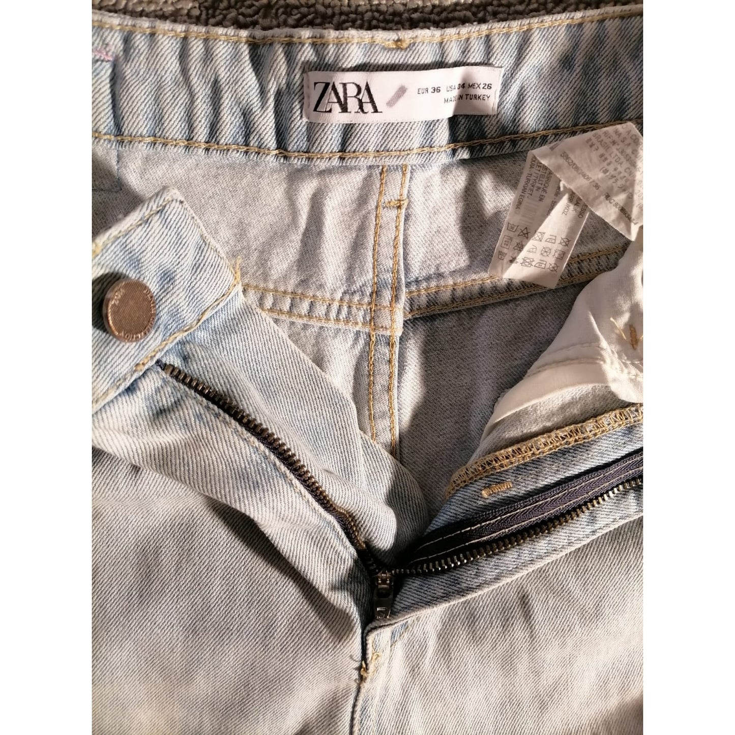 Zara Straight Leg Jeans Womens Light Wash USA 4