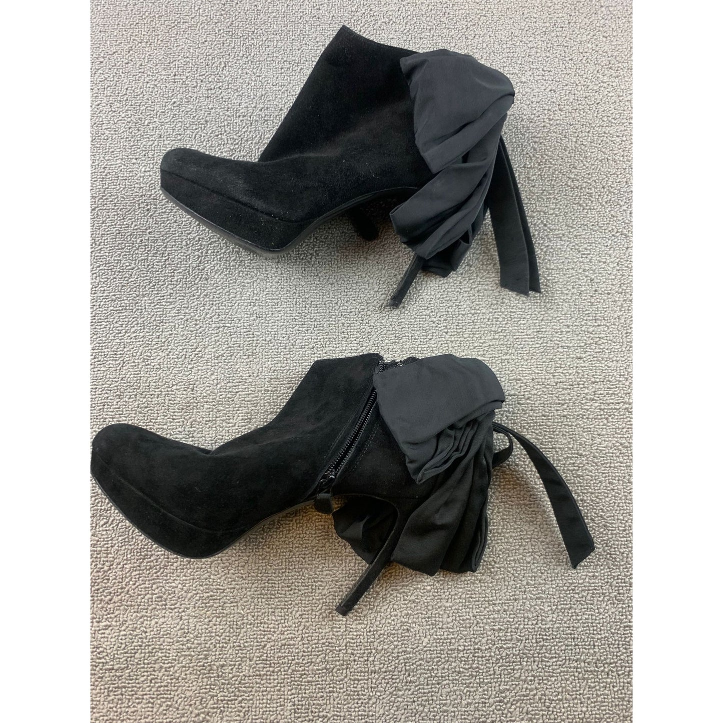 Genuine Alexander McQueen Black Suede Bow Ankle Boots Size 38 Authentic