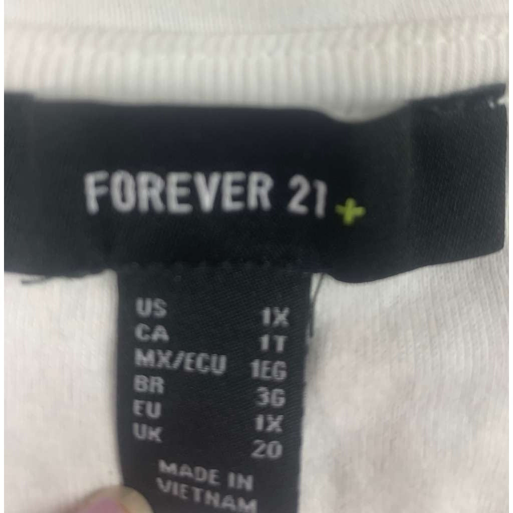 Forever 21 Women 1X White Plus Montauk Tennis Club Tee V Neck Crop Graphic Shirt