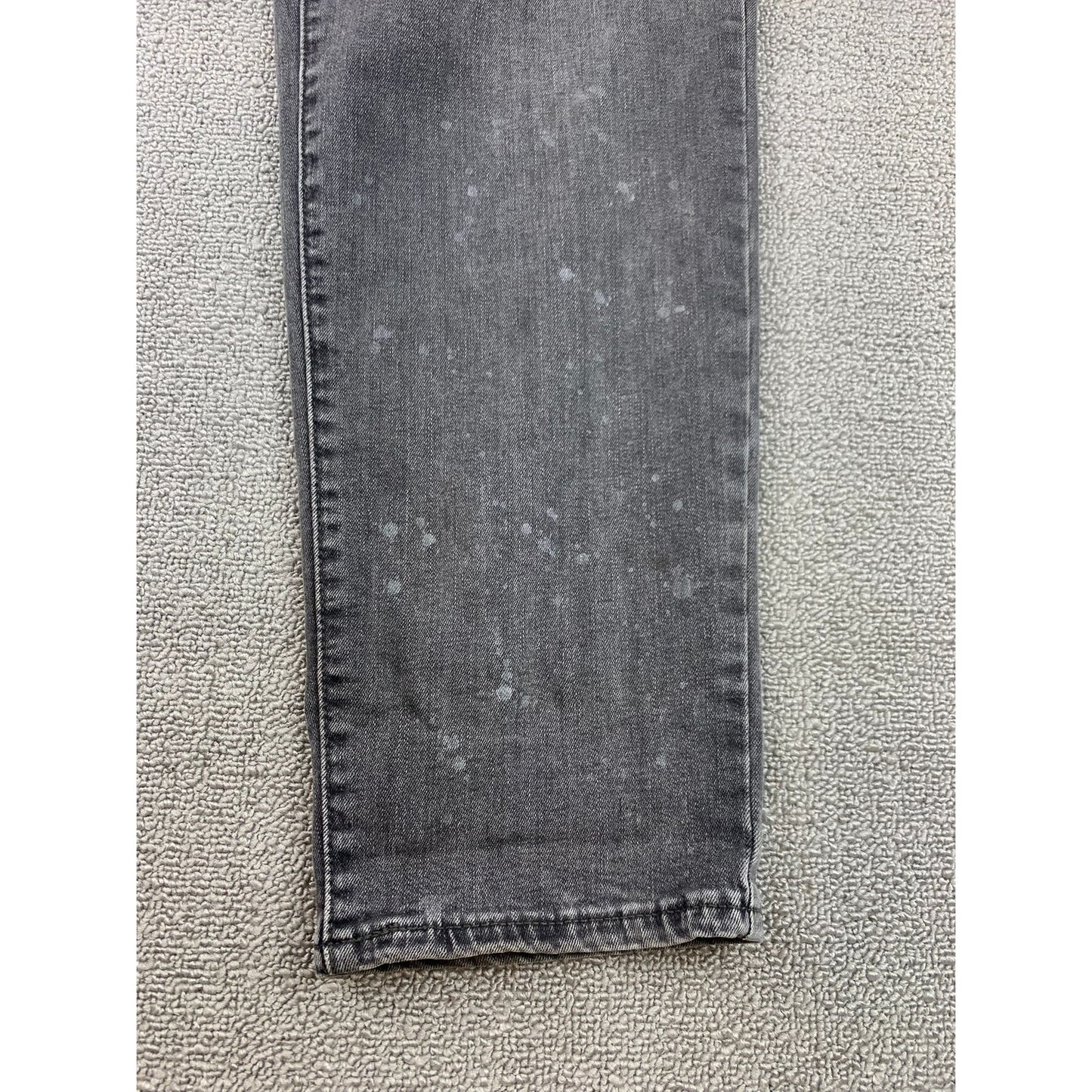 Levi's Women's 22W Dark Gray Faded 711 Skinny Jeans.