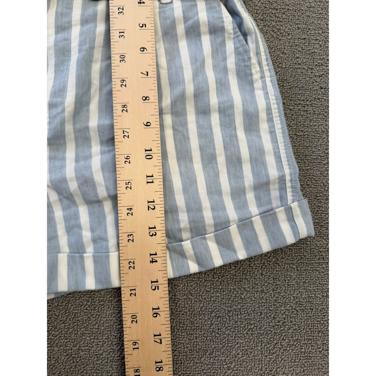 FRAME Women's 6 Casual Linen Blend Shorts Chambray Light Blue Stripe