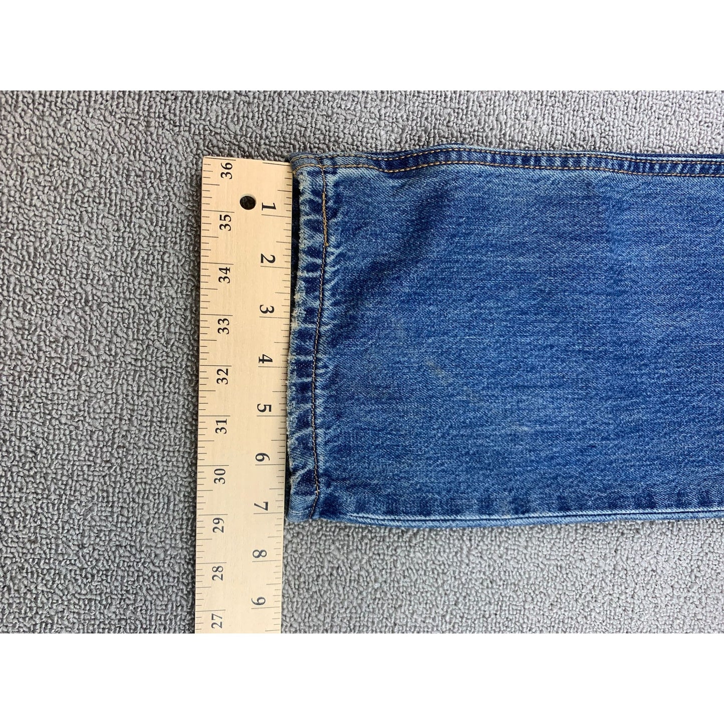 Levi’s Jeans Women’s Size 26 Low Pro Straight Leg Medium Wash Denim