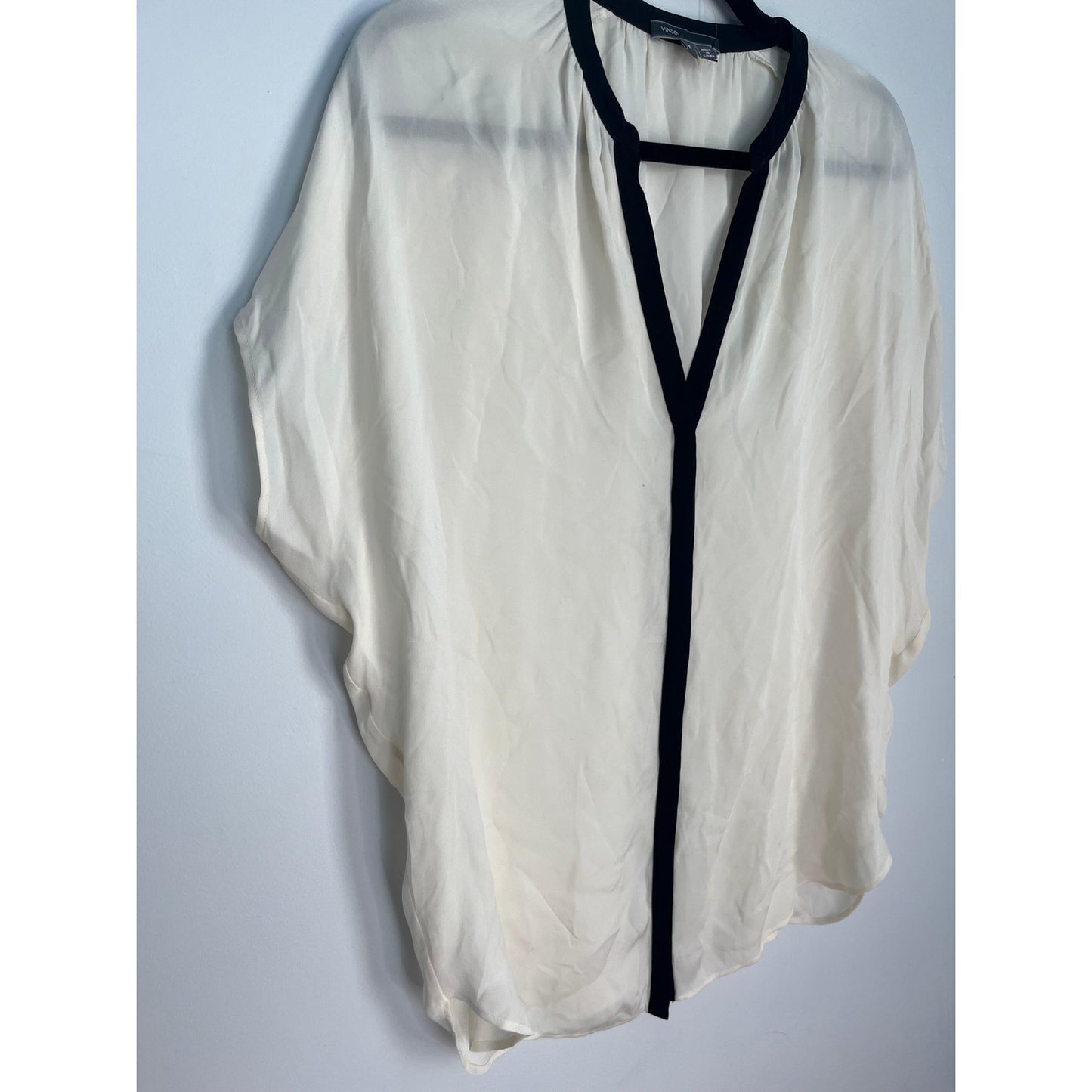 Vince Blouse Women Small Ivory Black Silk V Neck Contrast Trim Short Sleeve