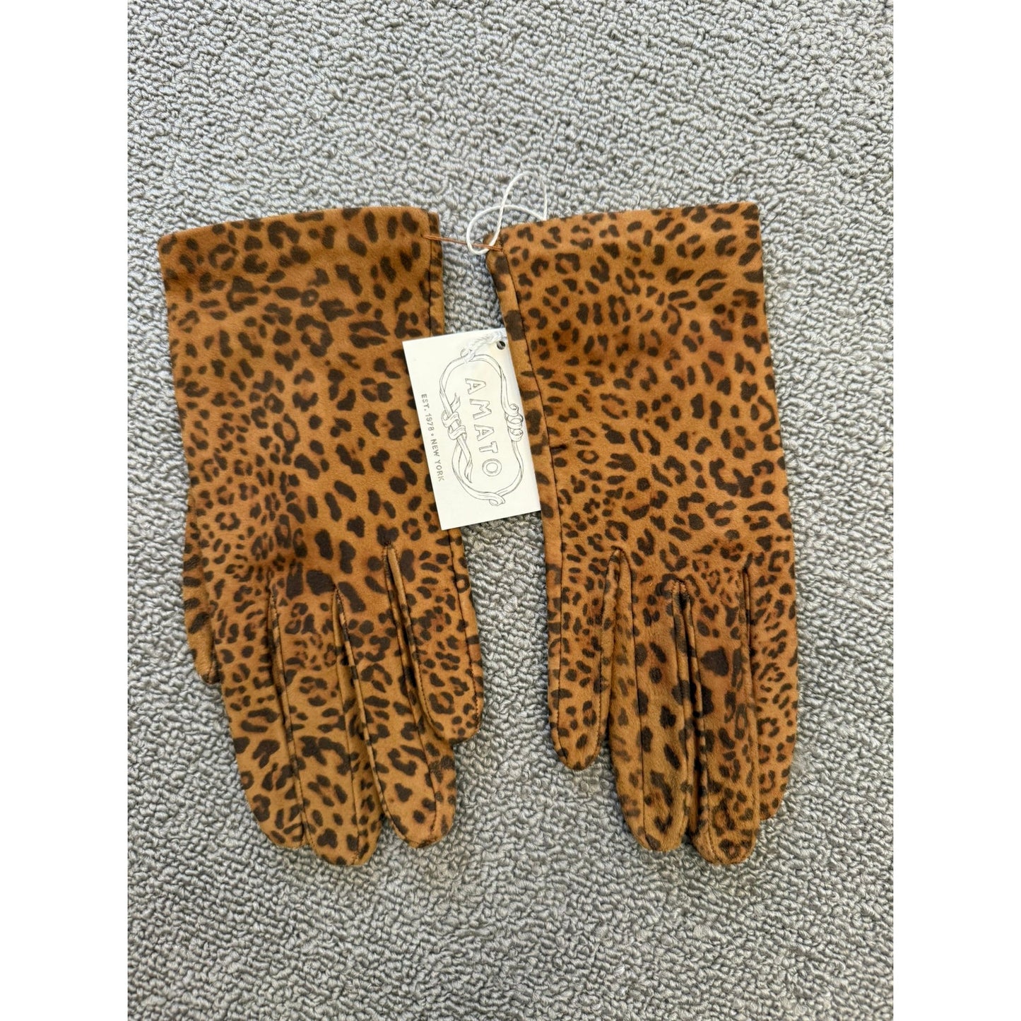 Carolina Amato Women's Size 7 Leopard Italian Shorty Silk Lining Gloves NWT
