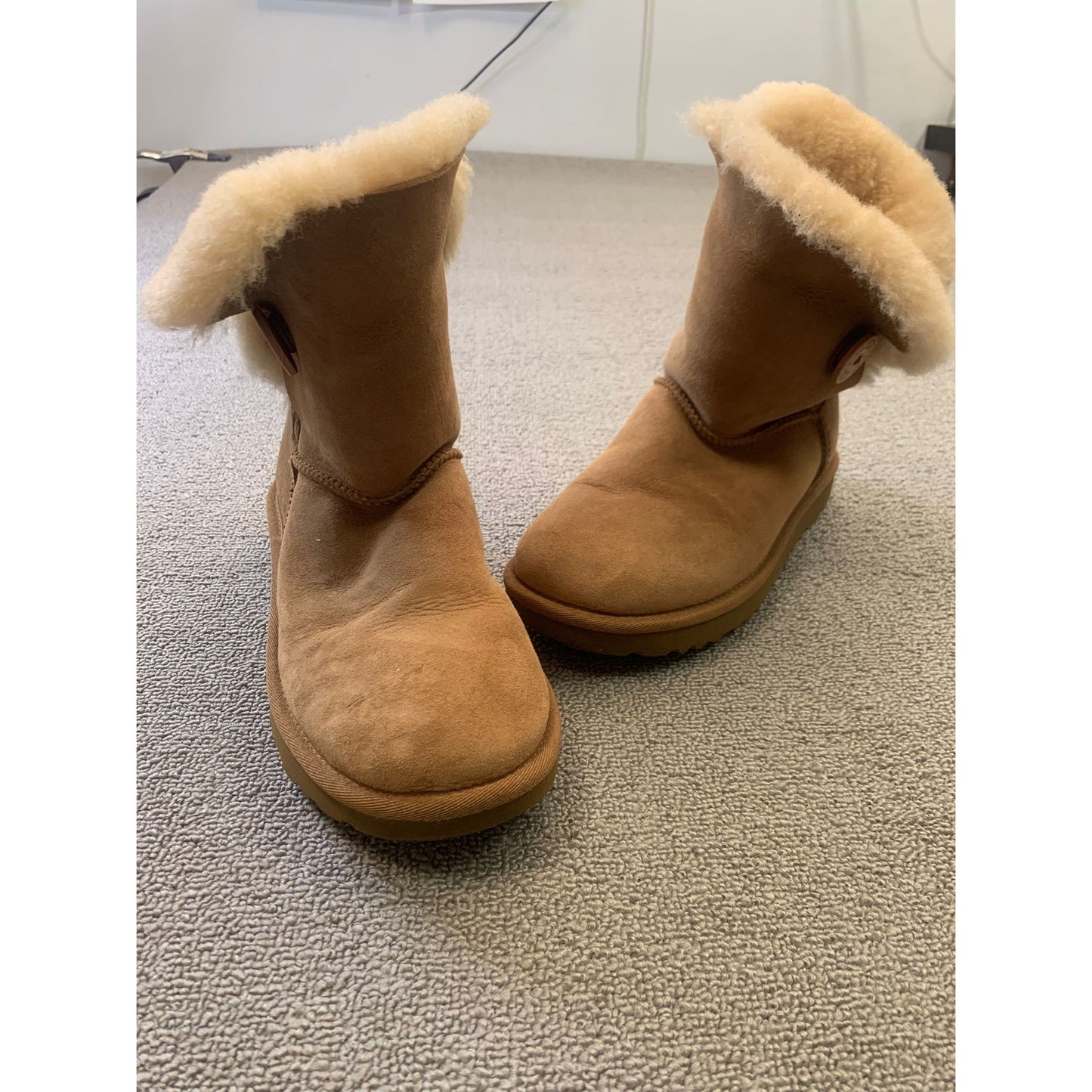 UGG Women US 7 Brown Suede Fur Classic Short Boots