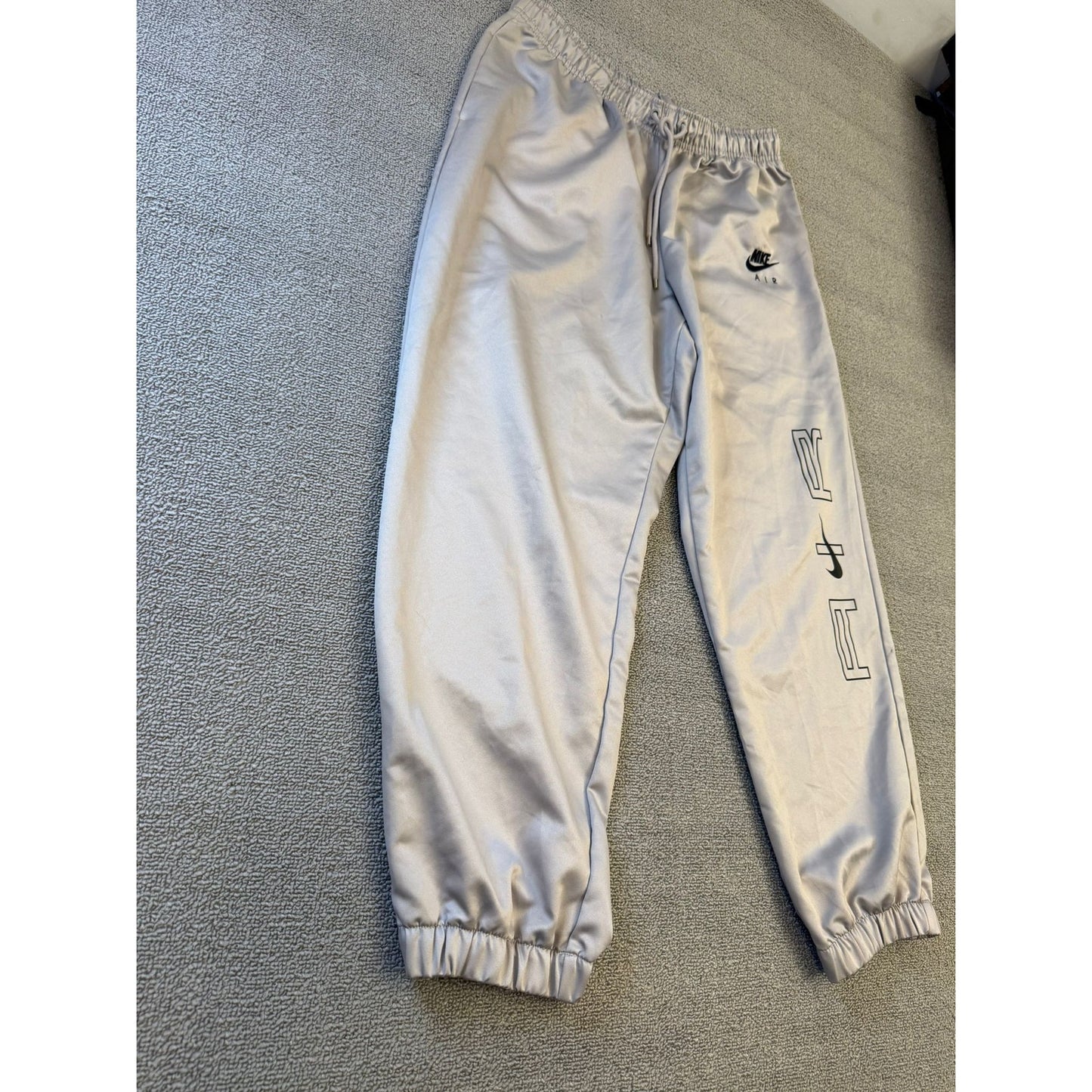 Nike Women’s Mid Rise Loose Fit Air Joggers Glossy Gray Size Large