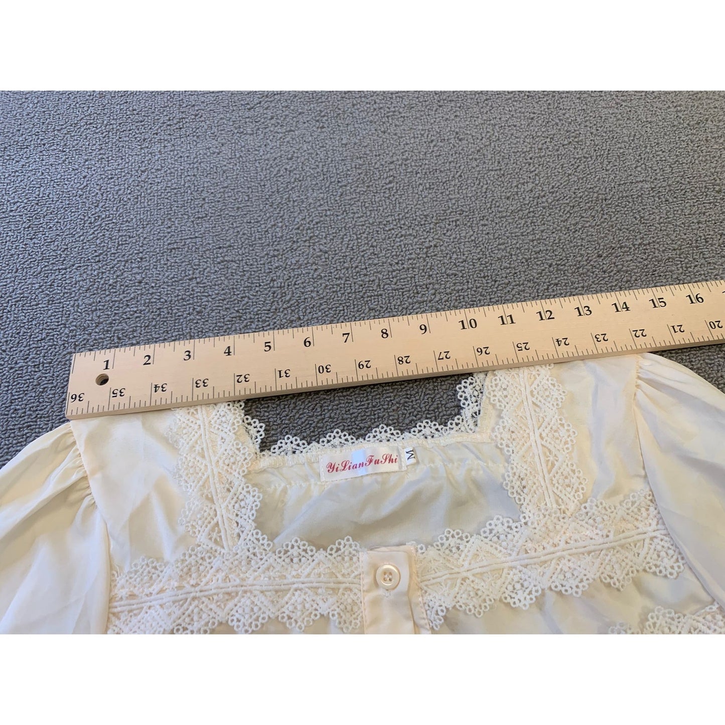 Yi Lian Fu Shi Women's M Cream Lace Trim Blouse