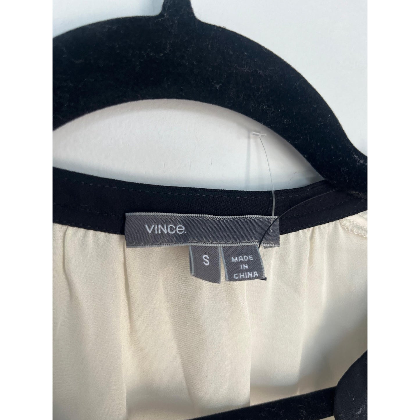 Vince Blouse Women Small Ivory Black Silk V Neck Contrast Trim Short Sleeve
