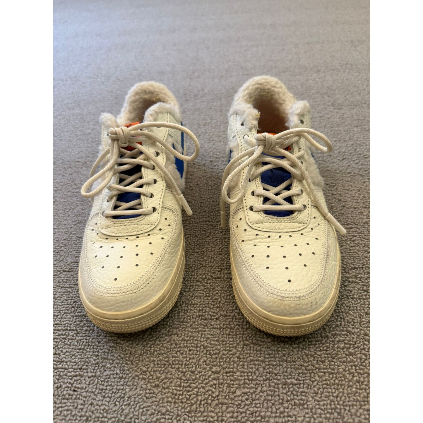 Nike Air Force 1 Women's Size 6  White Blue Sherpa Fleece Sneakers