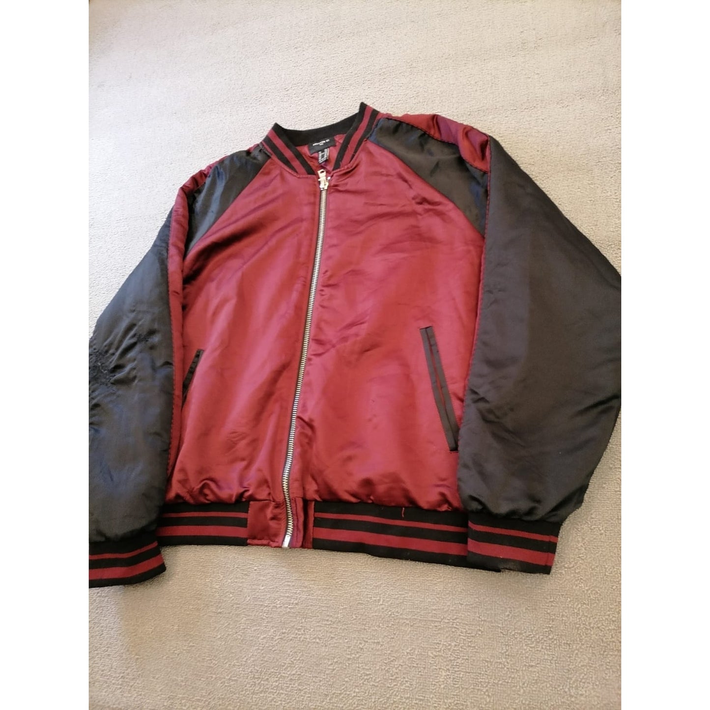 Forever 21 Men XXL Maroon Black Bomber Jacket Stylish Casual Everyday Outerwear
